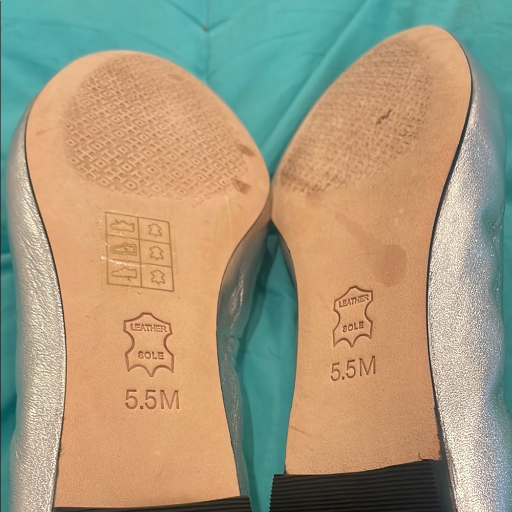 Tory Burch Silver Flats with Signature Medallion - Picture 5 of 9